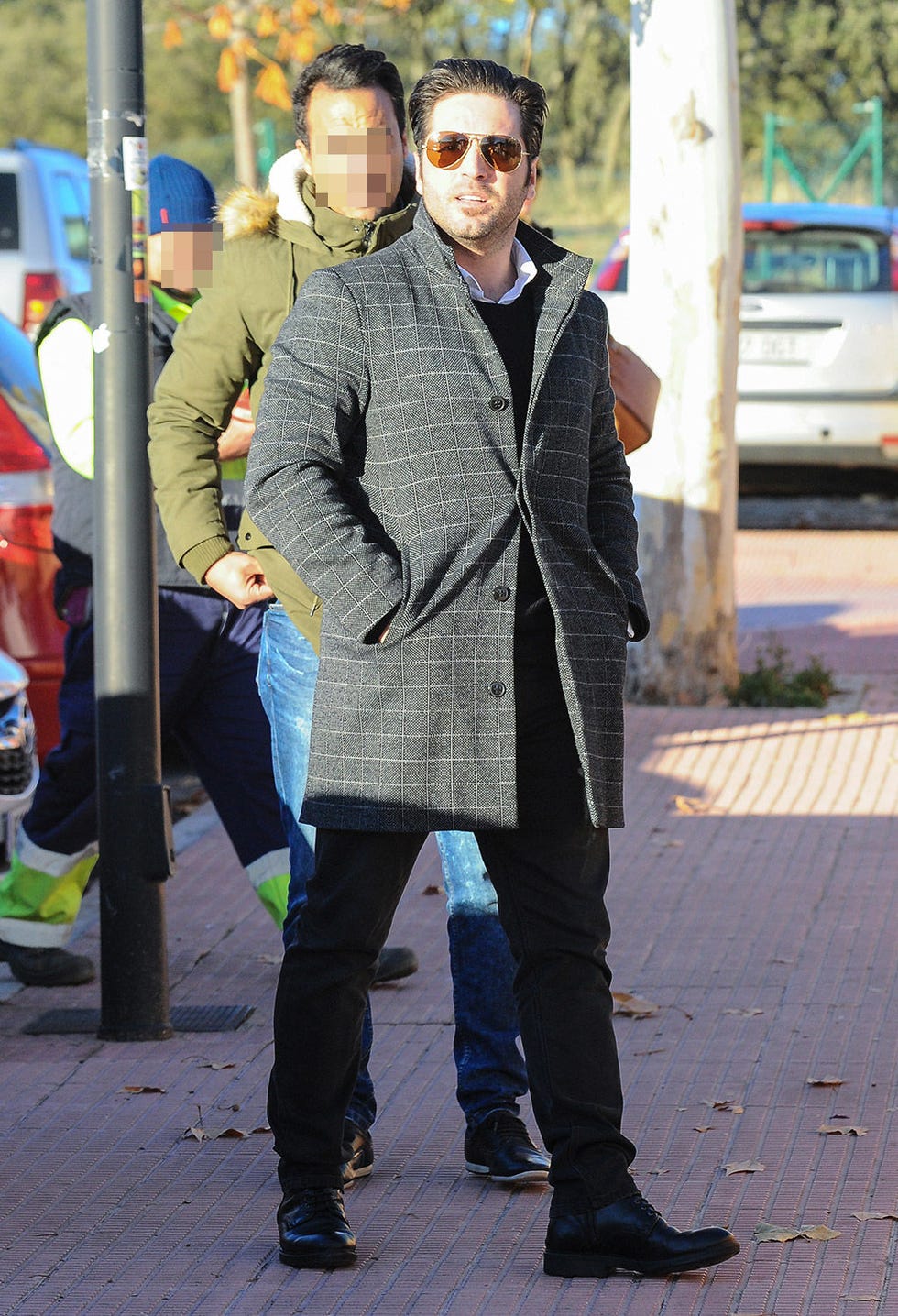 Street fashion, People, Eyewear, Fashion, Snapshot, Jeans, Sunglasses, Hairstyle, Glasses, Footwear, 