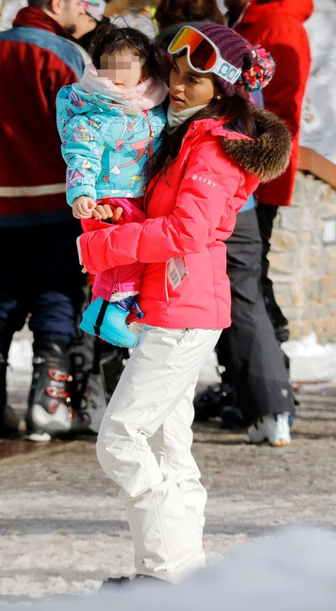 Melendi haciendo snow con su mujer y su hija