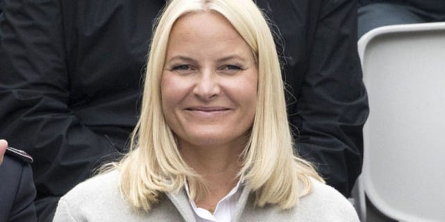 Hair, Face, Blond, Eyebrow, Head, Skin, Chin, Nose, Hairstyle, Cheek, 