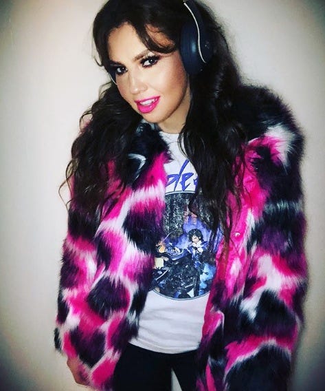 Hair, Fur, Pink, Clothing, Fur clothing, Lip, Beauty, Black hair, Outerwear, Textile, 