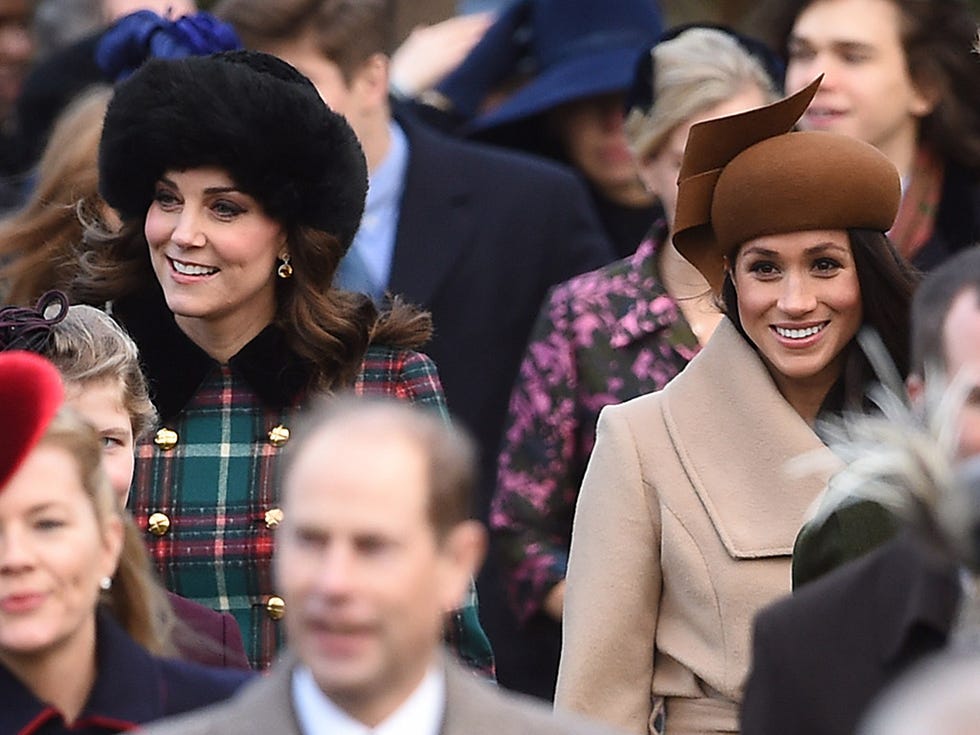 People, Facial expression, Fashion, Event, Crowd, Hat, Human, Smile, Headgear, Street fashion, 