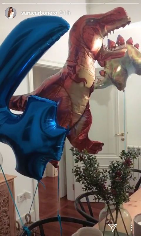 Fictional character, Jaw, Dragon, Art, Sculpture, Dinosaur, 
