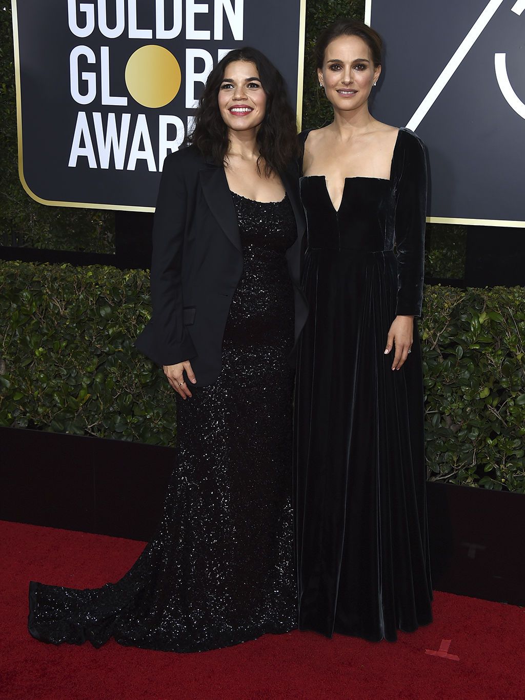 Red carpet, Clothing, Carpet, Dress, Premiere, Flooring, Fashion, Shoulder, Event, A-line, 