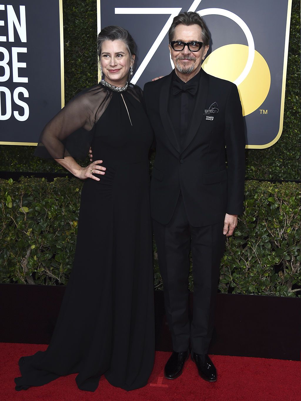 Red carpet, Carpet, Premiere, Dress, Suit, Formal wear, Event, Flooring, Tuxedo, 