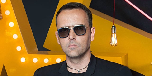 Eyewear, Hair, Sunglasses, Glasses, Cool, Yellow, Chin, Vision care, Forehead, Facial hair, 