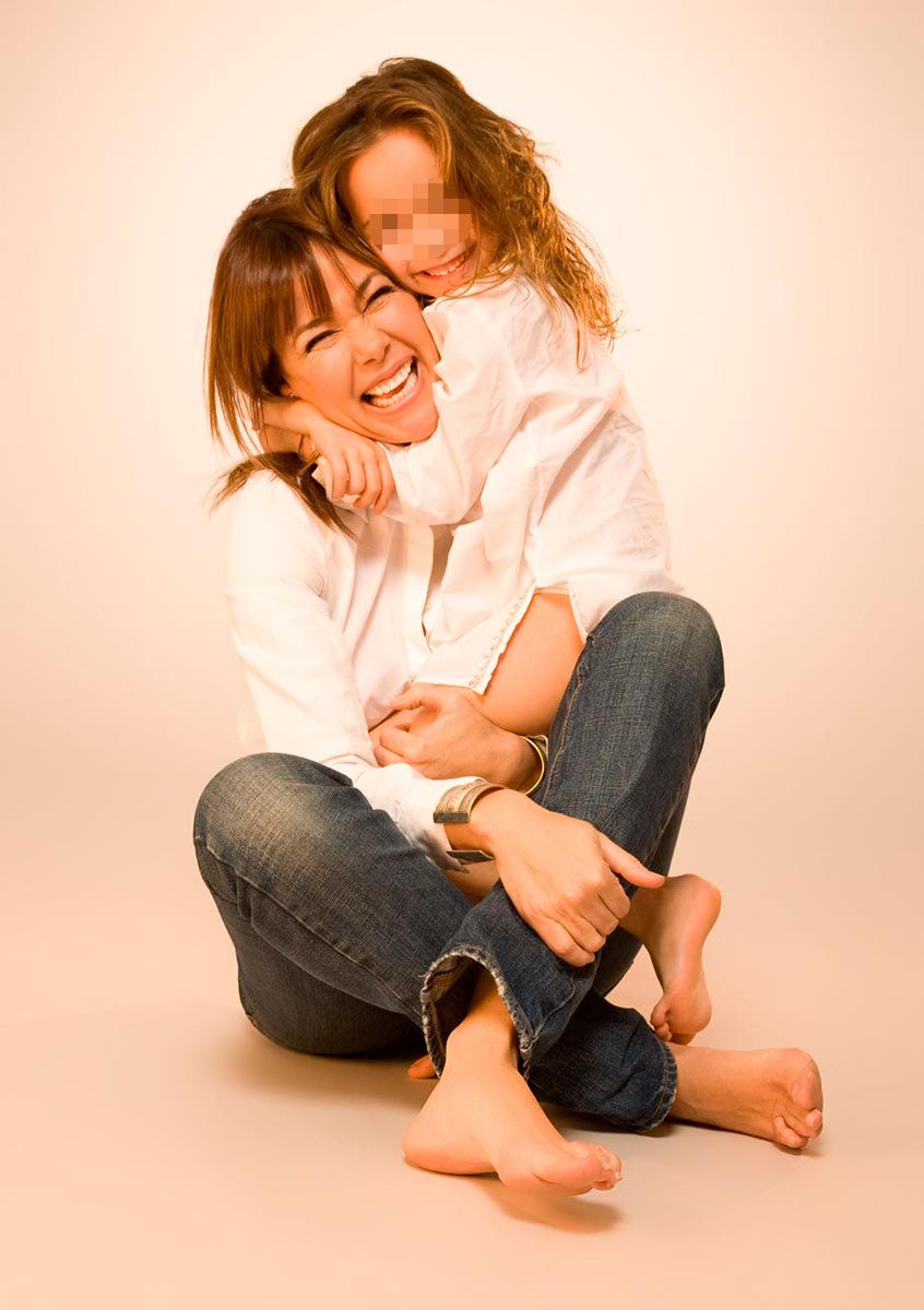 White, Facial expression, Sitting, Child, Yellow, Skin, Leg, Barefoot, Fun, Cheek, 