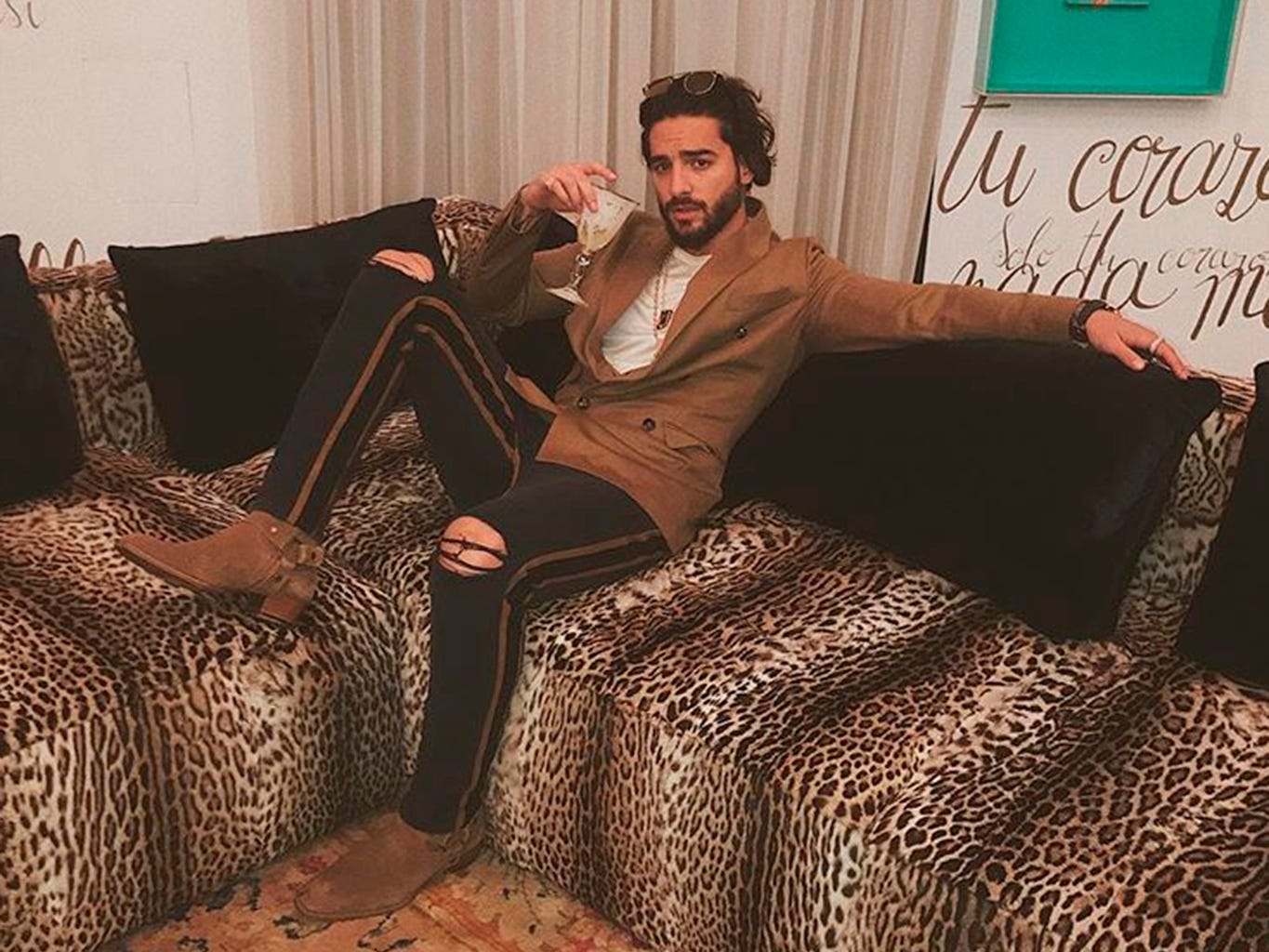 Clothing, Dress, Fashion, Formal wear, Neck, Photo shoot, Fashion design, Sleeve, Sitting, Furniture, 