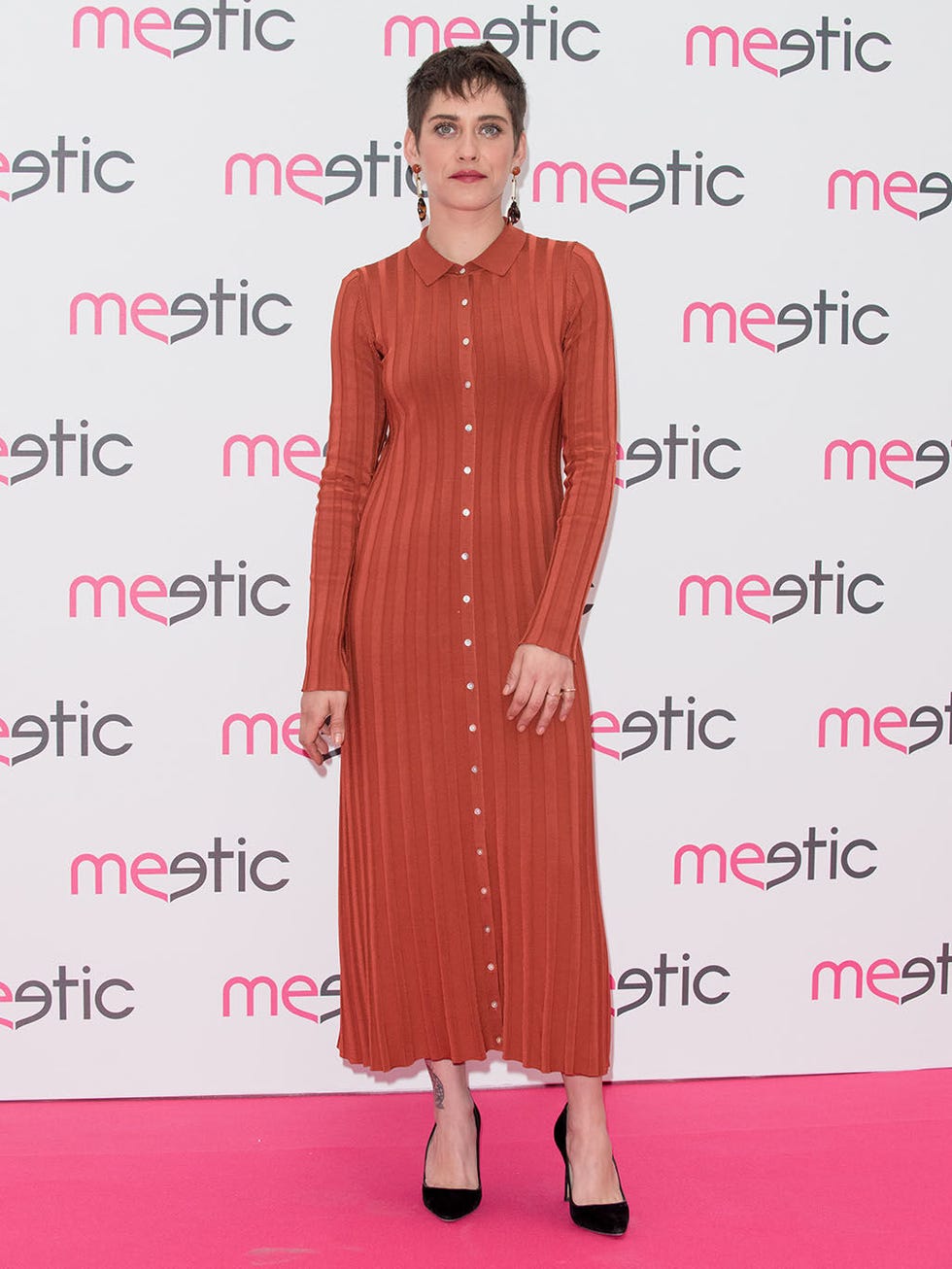 Clothing, Pink, Peach, Dress, Red carpet, Carpet, Fashion, Fashion design, Formal wear, Premiere, 