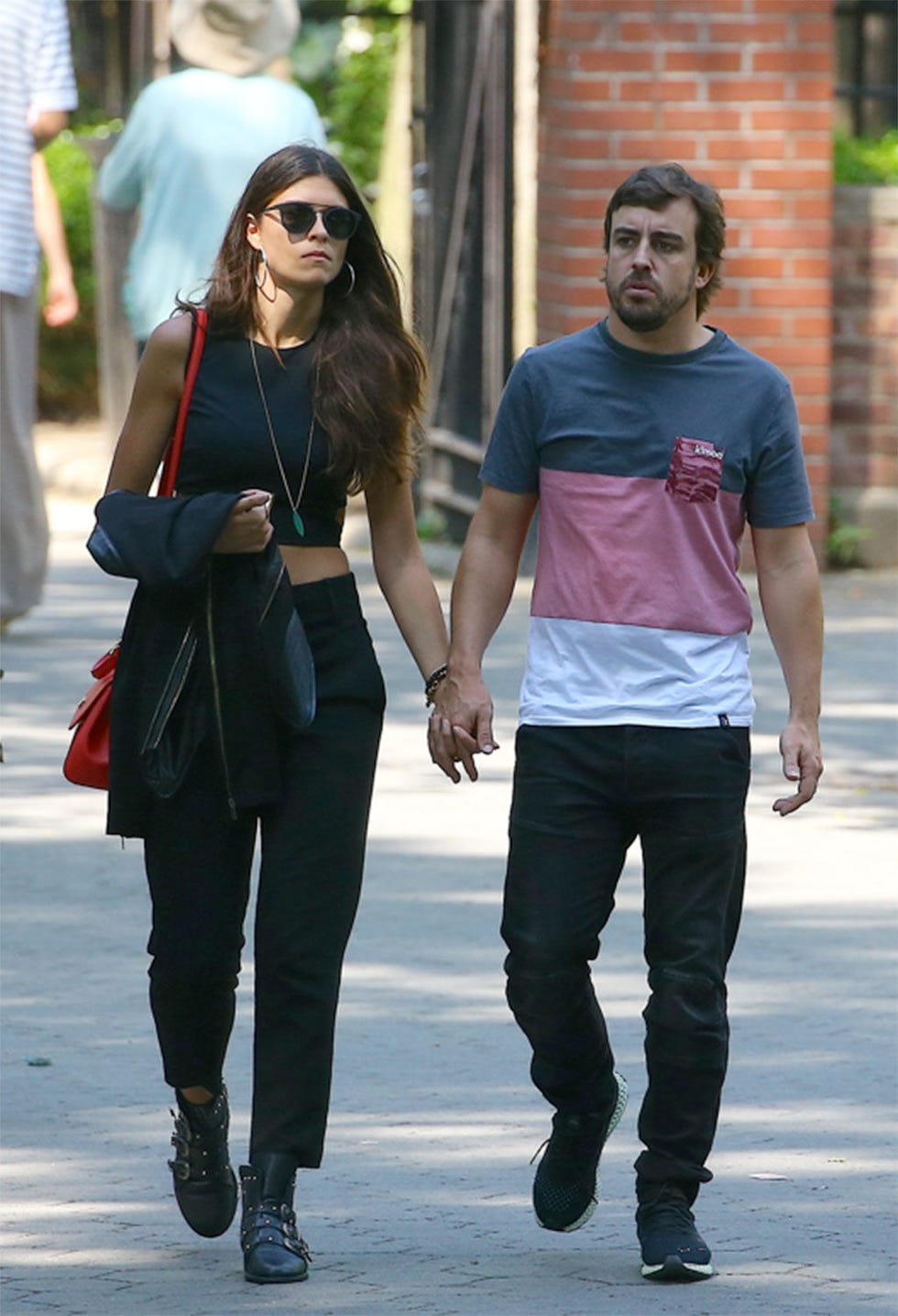 Street fashion, Clothing, Walking, Jeans, Fashion, Footwear, Snapshot, Sunglasses, Eyewear, Shoulder, 