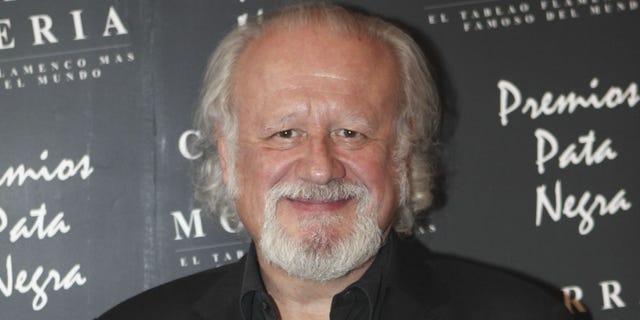 Forehead, Chin, Facial hair, Moustache, Wrinkle, Beard, 