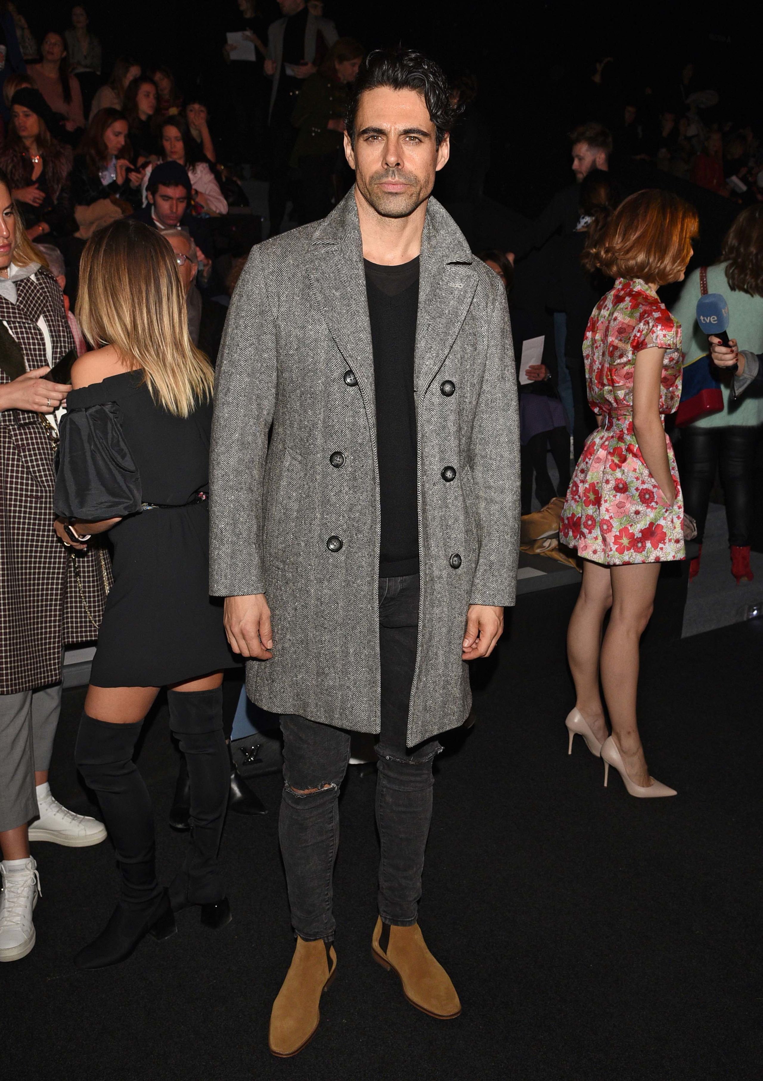 Fashion, Clothing, Event, Footwear, Outerwear, Public event, Human, Fashion model, Fashion show, Fashion design, 