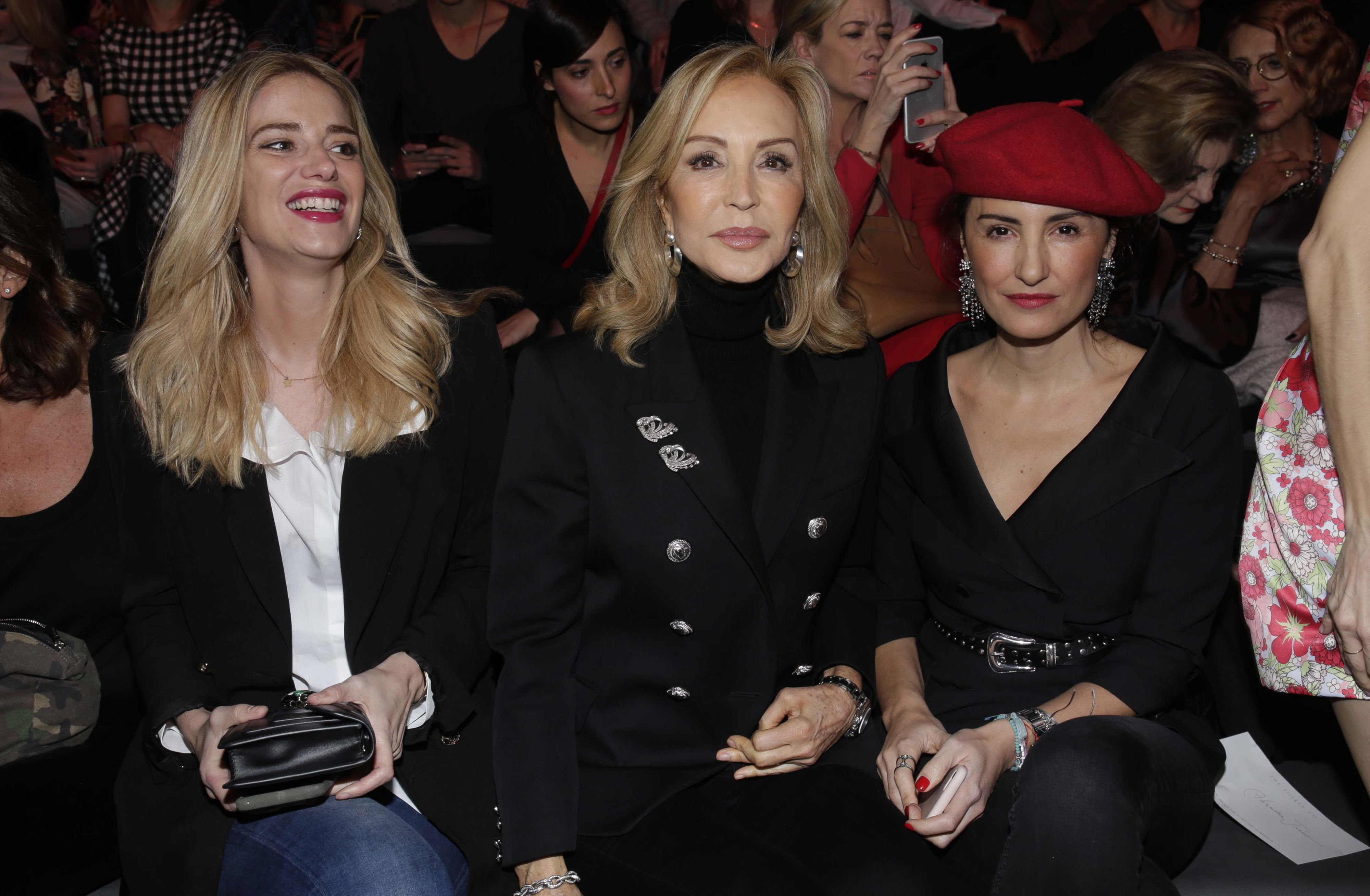 Fashion, Event, Beauty, Fashion design, Blond, Lip, Fun, Model, Haute couture, Fashion accessory, 