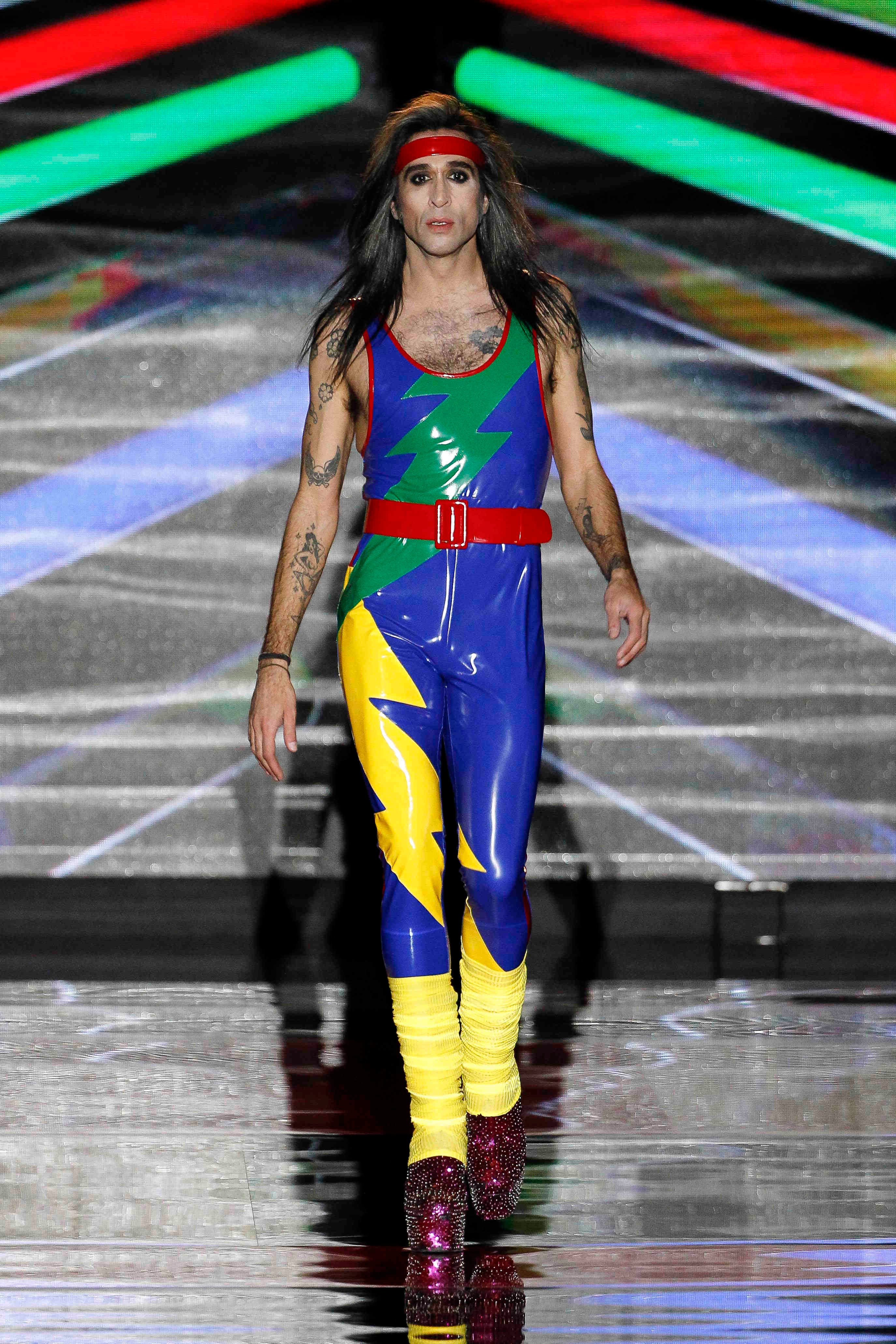 Fashion, Fashion show, Runway, Fashion model, Yellow, Beauty, Model, Fashion design, Electric blue, Event, 