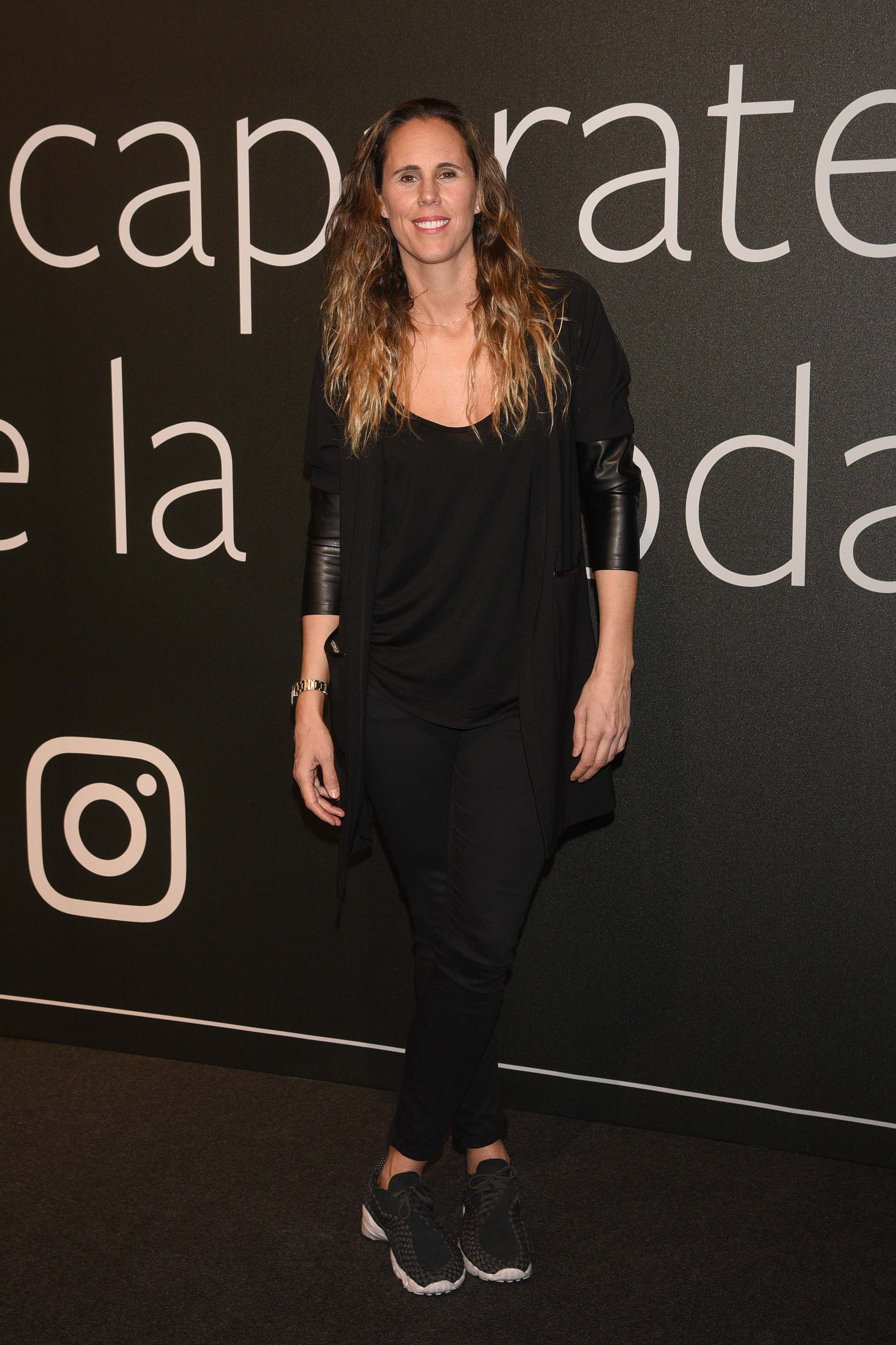 Clothing, Fashion, Shoulder, Dress, Footwear, Little black dress, Event, Shoe, Fashion design, Premiere, 