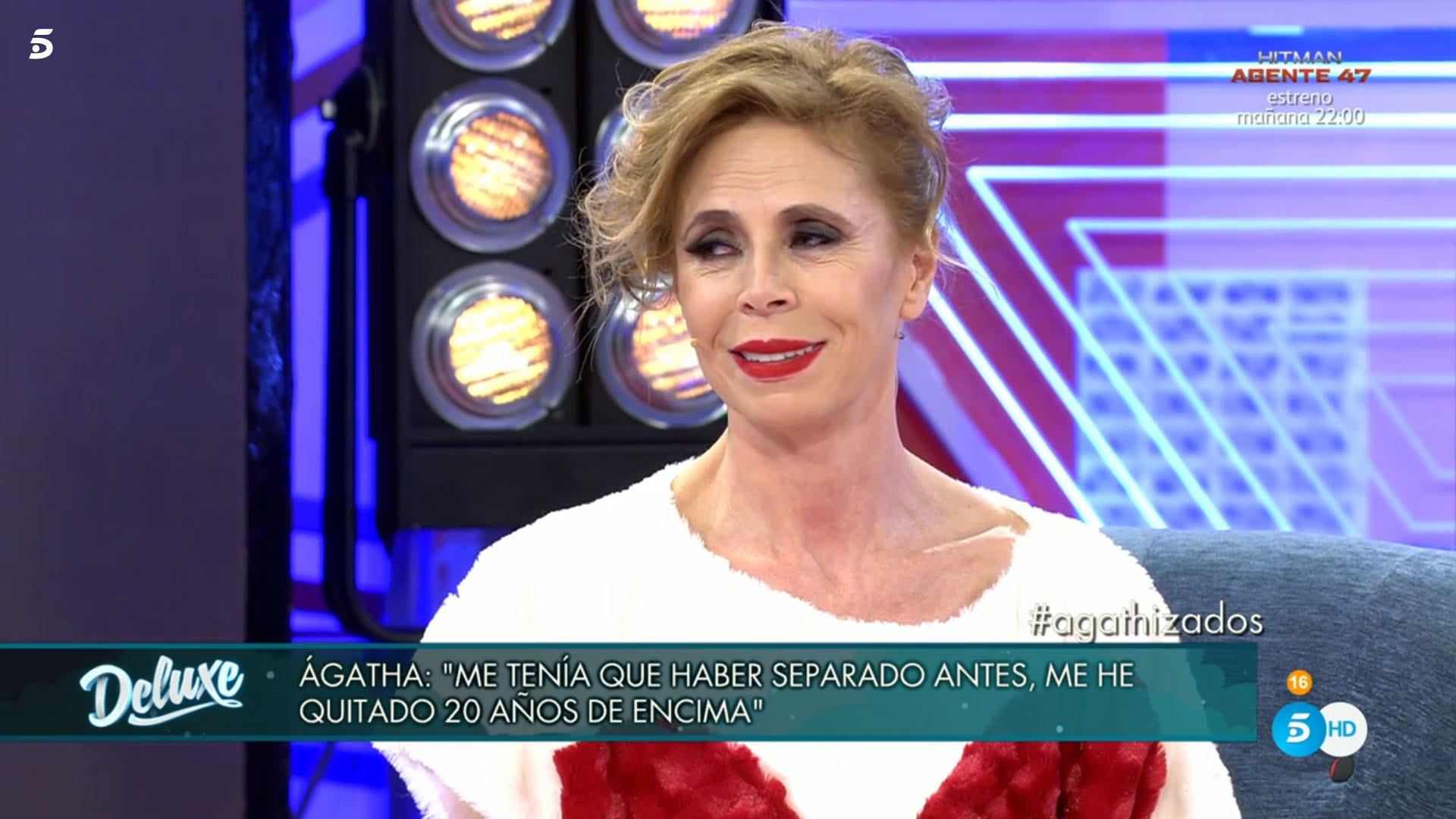 Television presenter, Newsreader, Beauty, Newscaster, Chin, Lip, News, Television program, Smile, Media, 