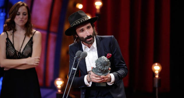Performance, Event, Stage, Singing, Performing arts, Musician, Music, Singer, Facial hair, Talent show, 