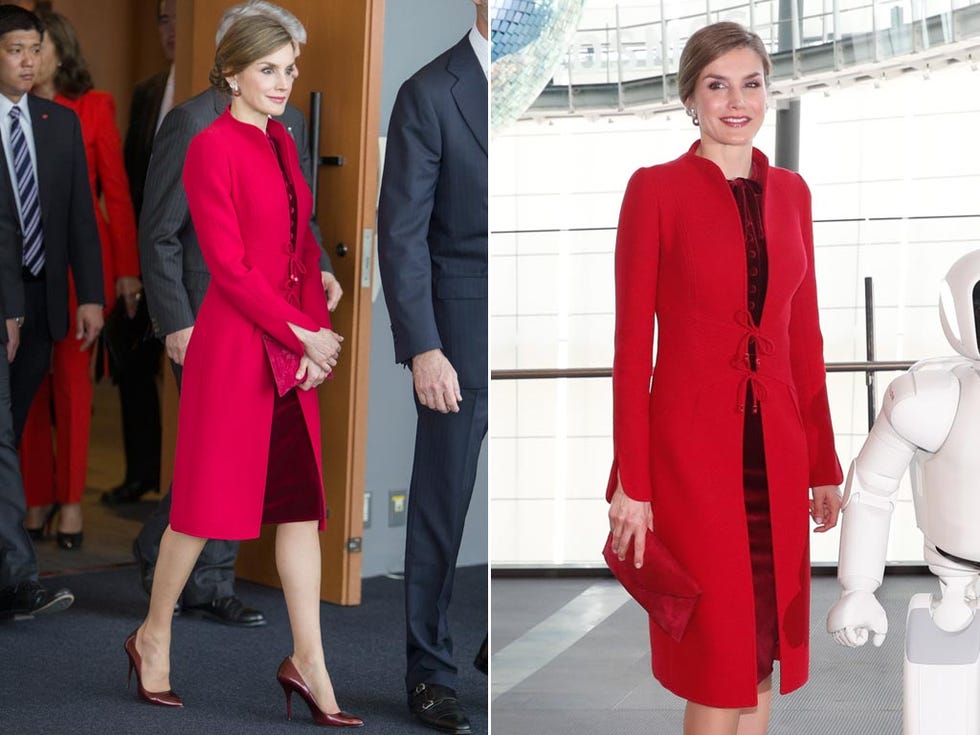 La reina Letizia con un look de Felipe Varela durante un viaje oficial a Japón