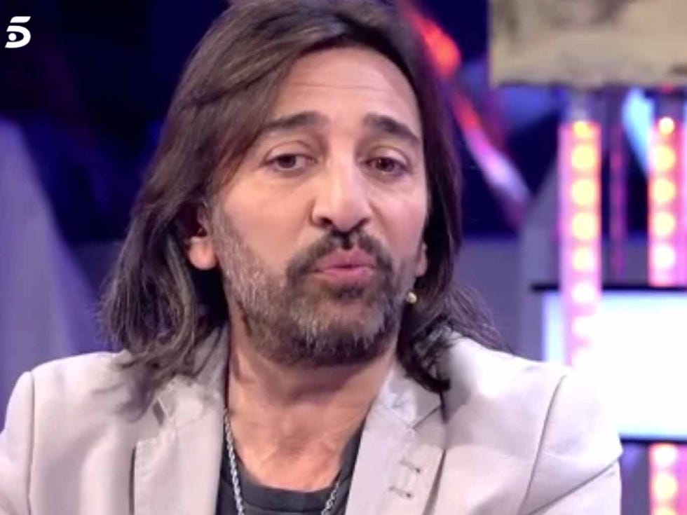 Facial hair, Hair, Beard, Forehead, Human, Television program, Moustache, Television presenter, News, Long hair, 