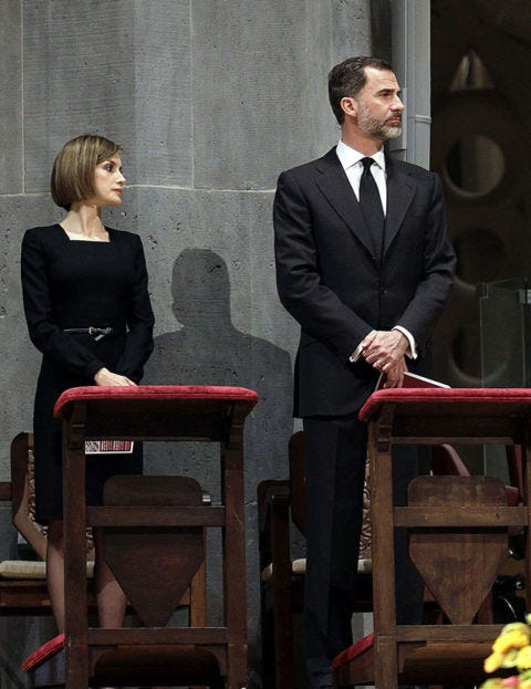 Suit, Formal wear, Tuxedo, White-collar worker, Conversation, Event, Sitting, 