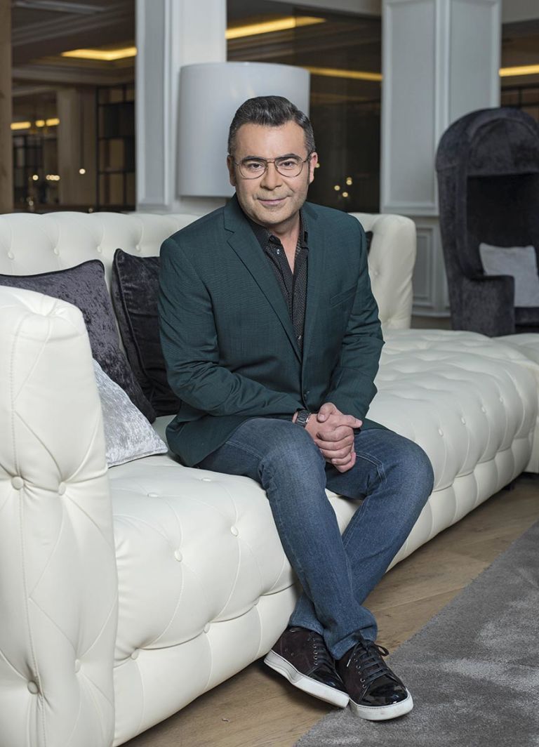 Suit, Furniture, White-collar worker, Sitting, Room, Formal wear, Shoe, Couch, Living room, 