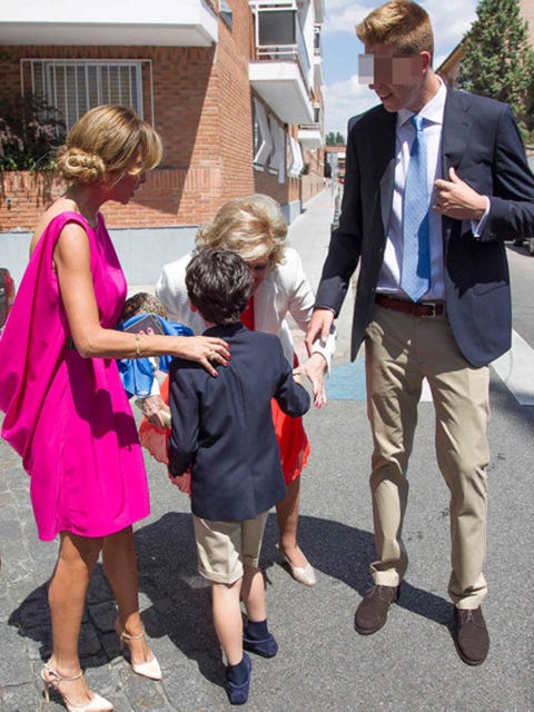 People, Leg, Event, Walking, Vacation, Child, Gesture, Style, People, Leg, Event, Walking, Vacation, Child, Gesture, Style,
