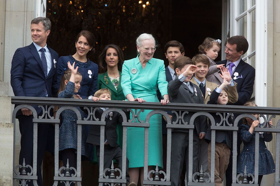 Reina Margarita de Dinamarca con su familia en el 75 cumpleaños