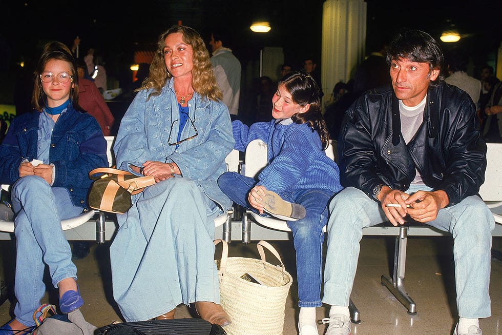 Pepa Flores y Antonio Gades con sus hijas