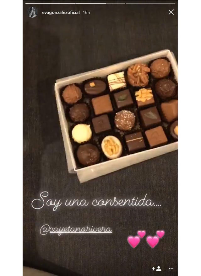 Giri choco, Honmei choco, Chocolate, Food, Praline, Cuisine, Chocolate truffle, Bonbon, Petit four, Dessert, 