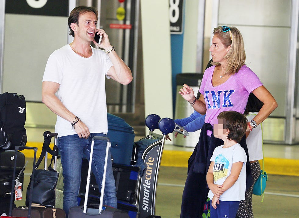 Arantxa Sánchez Vicario con su marido y su hijo