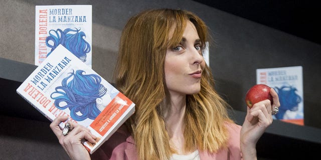 Hair, Lip, Hair coloring, Chin, Blond, Arm, Organism, Brown hair, Mouth, Finger, 