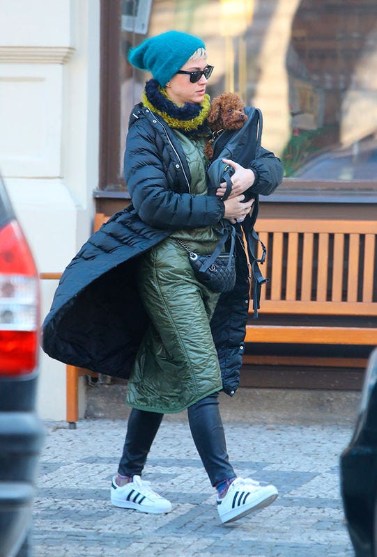 Street fashion, Photograph, Fashion, Snapshot, Beanie, Footwear, Headgear, Street, Glasses, Shoe, 