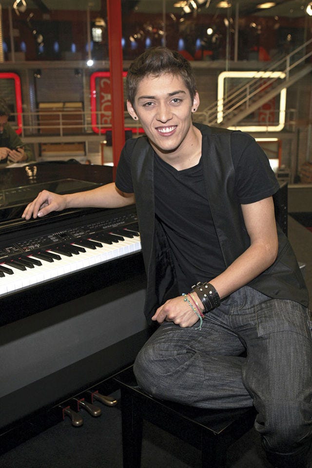 Piano, Pianist, Musical instrument, Keyboard, Keyboard player, Musical keyboard, Technology, Electronic instrument, Musician, Electronic device, 