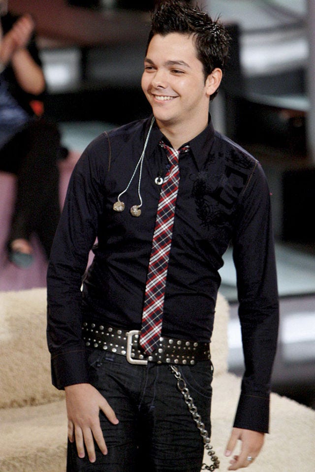 Fashion, Dress shirt, Human, Formal wear, White-collar worker, Street fashion, Suit, Sleeve, Smile, Shirt, 