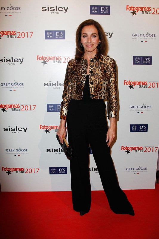 Clothing, Red carpet, Fashion, Carpet, Premiere, Pantsuit, Footwear, Fashion design, Event, Suit, 