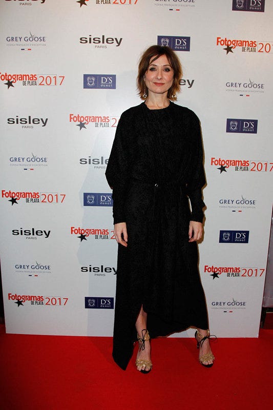 Red carpet, Clothing, Carpet, Premiere, Dress, Event, Flooring, Little black dress, Cocktail dress, Style, 