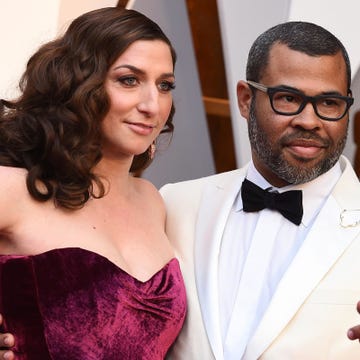Jordan Peele y Chelsea Peretti, en los Oscar 2018 Las redes sociales nacionales ardieron con el parecido entre el director de 'Déjame salir' y su mujer con los presentadores de 'Sálvame', Jorge Javier Vázquez y Paz Padilla