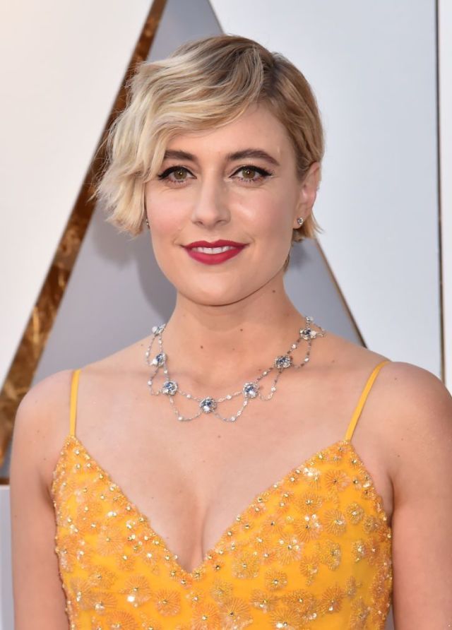 Hair, Face, Hairstyle, Blond, Eyebrow, Lip, Beauty, Yellow, Long hair, Chin, 