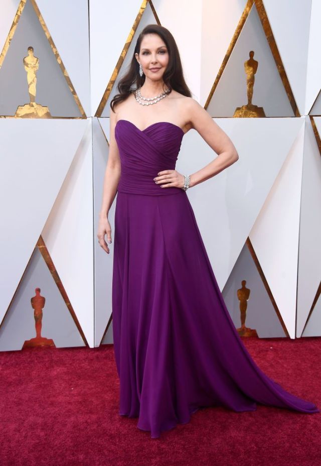 Dress, Carpet, Clothing, Red carpet, Gown, Purple, Shoulder, Bridal party dress, Flooring, Fashion, 