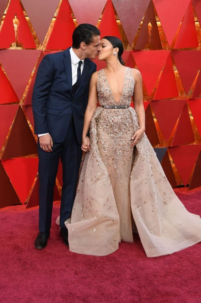 Red carpet, Gown, Carpet, Dress, Formal wear, Clothing, Flooring, Red, Fashion, Event, 