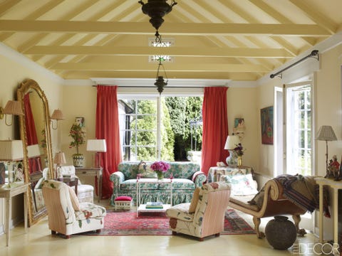 HOUSE TOUR: In the perfect charming cabin of LORRY NEWHOUSE