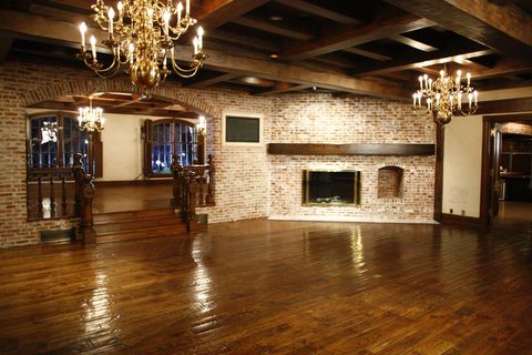 Ballroom, Wood flooring, Floor, Hardwood, Room, Wood, Building, Lighting, Flooring, Interior design, 