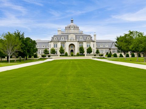 Grass, Architecture, Garden, Landmark, Dome, Lawn, Park, Palace, Government, Dome, 
