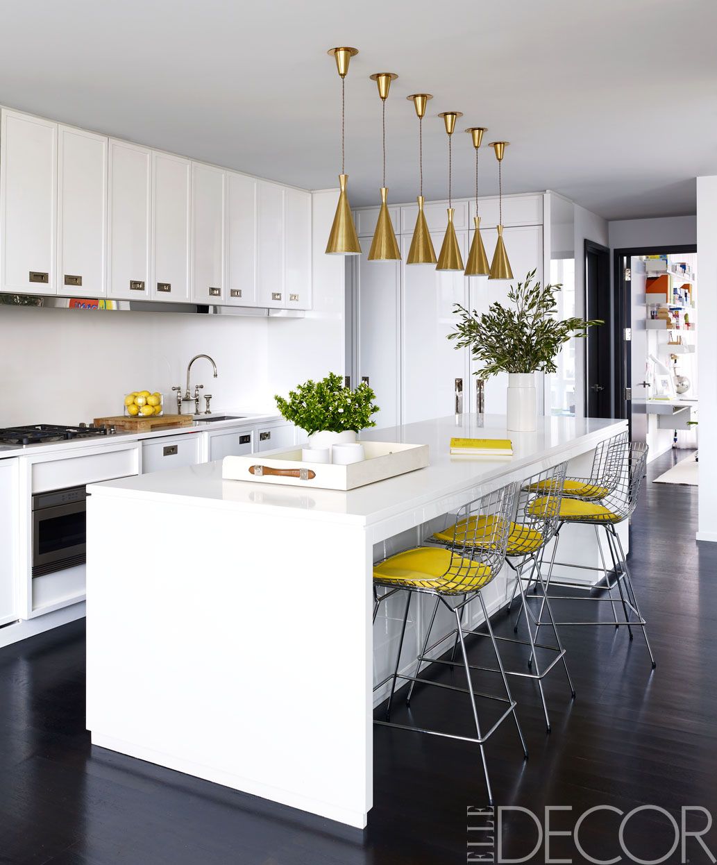 30 Modern White Kitchens That Exemplify Refinement