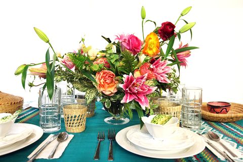 Serveware, Petal, Dishware, Bouquet, Flower, Drinkware, Tableware, Tablecloth, Floristry, Centrepiece, 