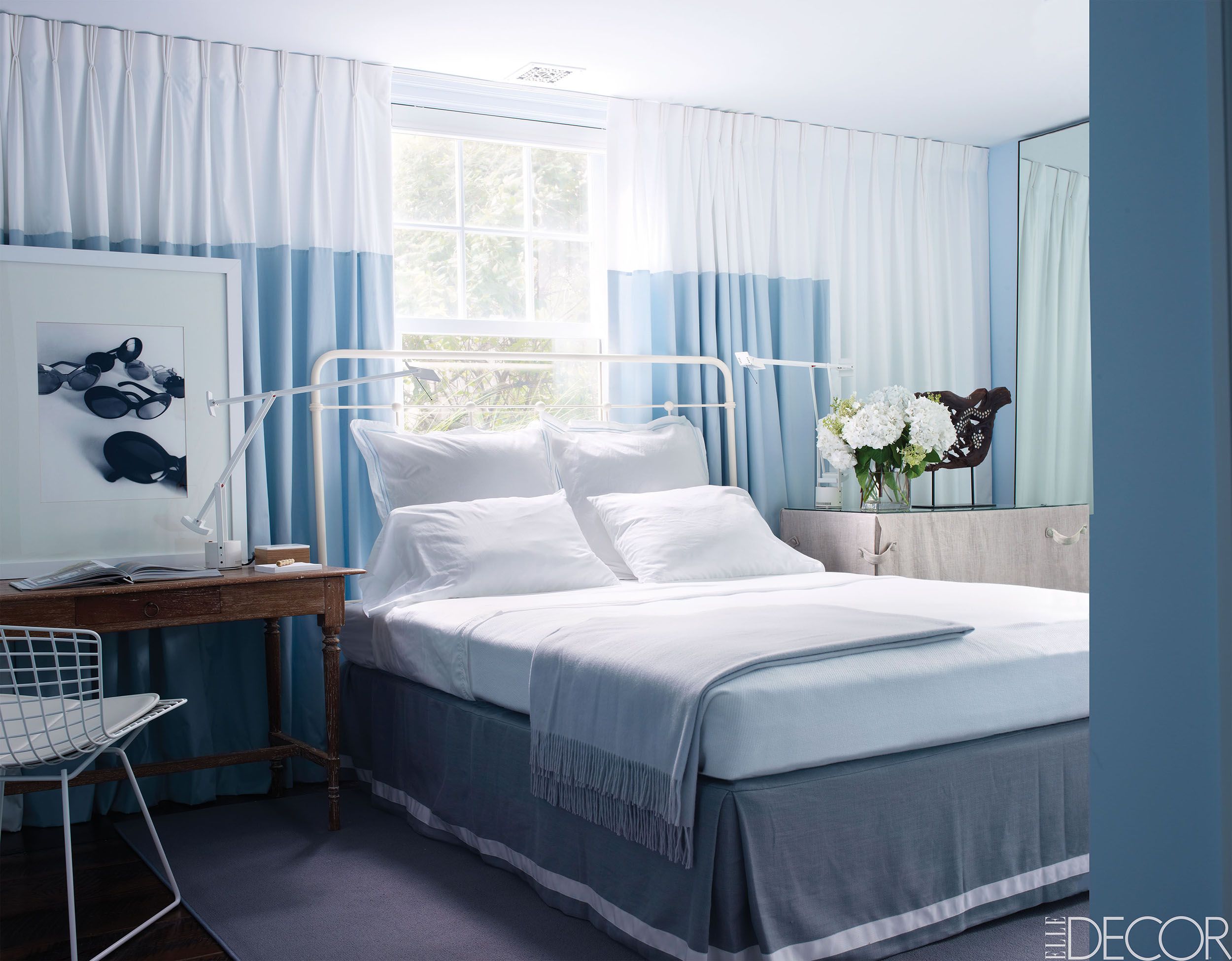 Featured image of post Bedroom Decorating Ideas Light Blue Walls / Using calming greens, beiges or misty blues works well in areas like these because they create a.