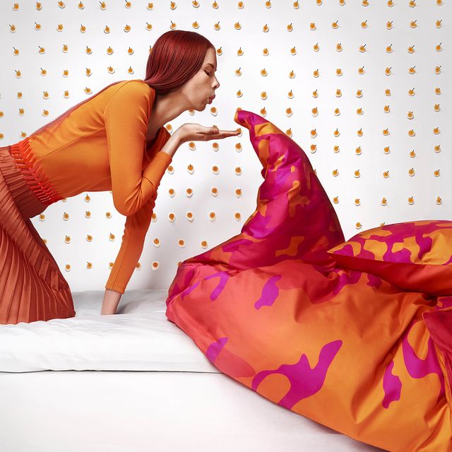 Textile, Purple, Orange, Pattern, Wedge, Cushion, Photo shoot, Sandal, Model, Flesh, 