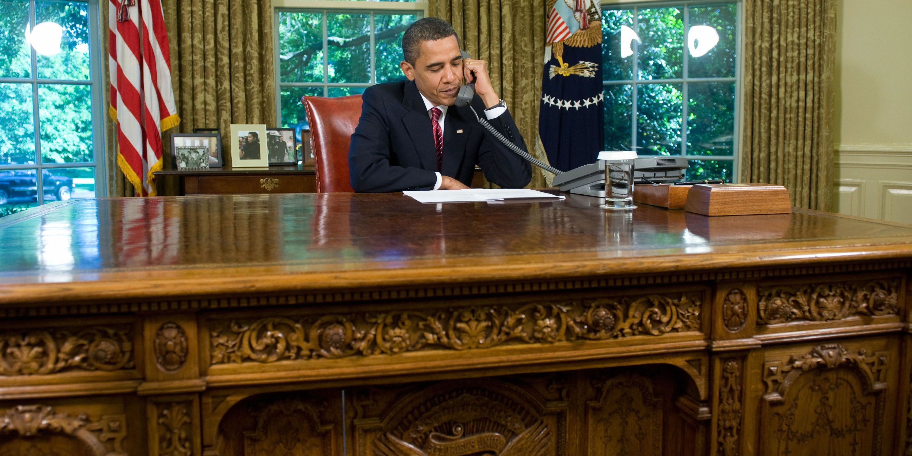 Oval Office Desks Resolute Desk   Landscape 1463085047 Resolute Desk 