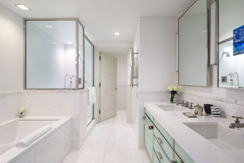 How To Clean A Bathroom 6 Best Cleaning Tips Clean White Bathroom