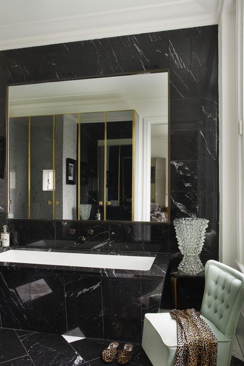 Black and white bathroom