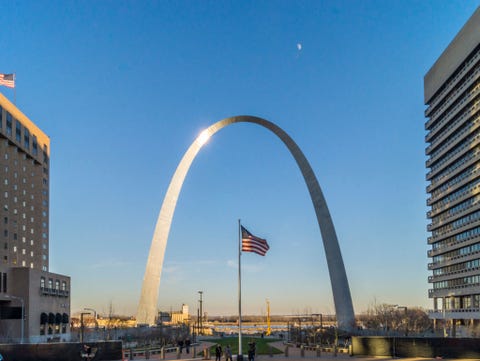 10 famous landmarks and